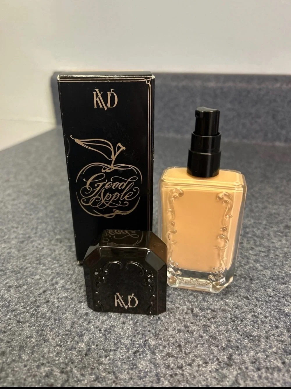 KVD Good Apple Foundation / Light 024